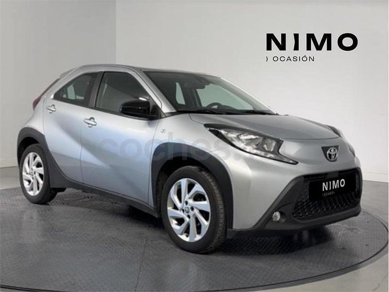 Usado Toyota Aygo X Play 72 CV (52 kW) 2024 Gris / plata SUV