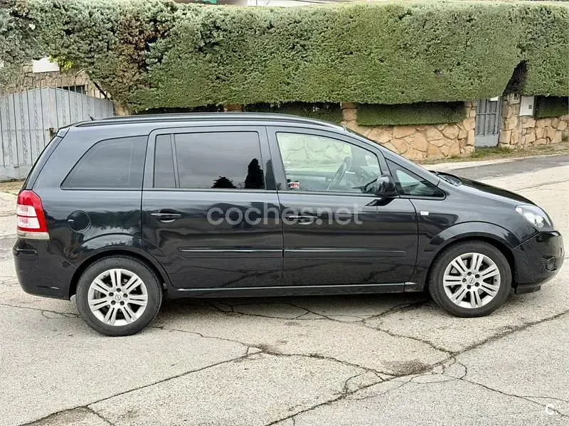 Usado Opel Zafira Cosmo 125 CV (91 kW) 2012 Negro Monovolumen