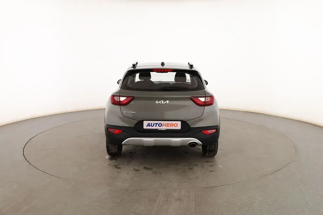 Usado Kia Stonic 84 CV (61 kW) 2021 Gris SUV