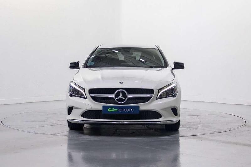 Usado Mercedes CLA200 136 CV (100 kW) 2018 Blanco Coupe