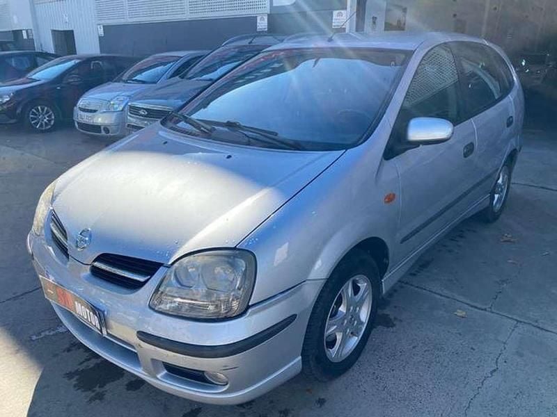 Plateado Usado 2004 Nissan Almera Tino Acenta Monovolumen | 3990 € - Imagen 1/4