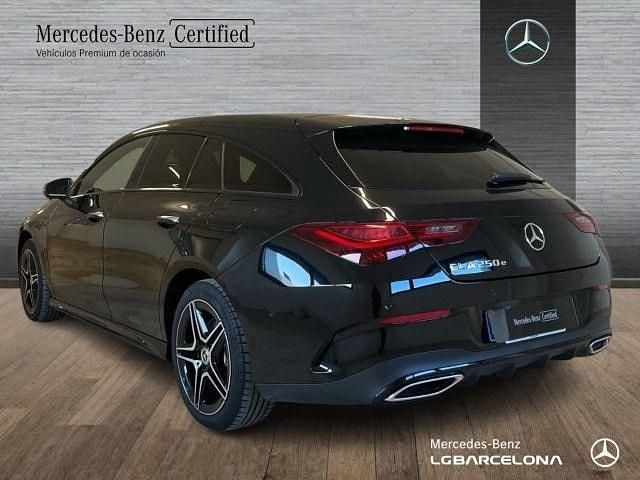 Usado Mercedes CLA250e Shooting Brake AMG line 218 CV (160 kW) 2025 Negro cosmos Familiar