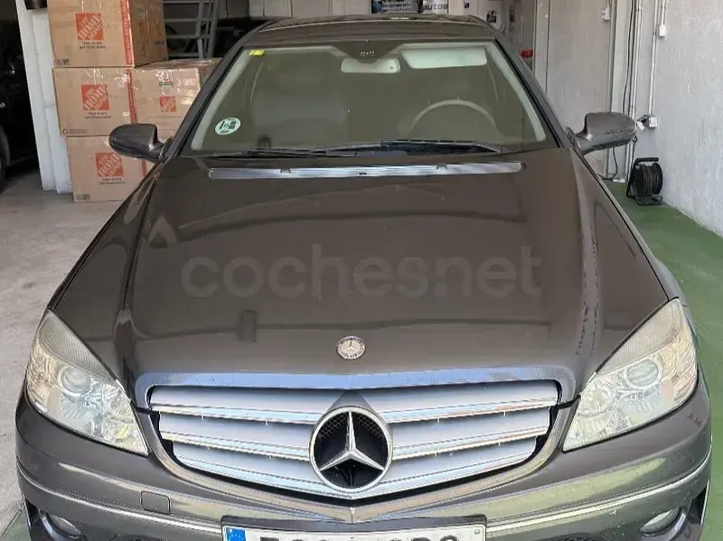 Usado Mercedes C200 Avantgarde 136 CV (100 kW) 2009 Gris / plata Berlina