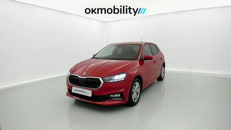 Rojo velvet Usado 2024 Skoda Fabia Selection | 13.400 € (Buen precio) - Imagen 1/4