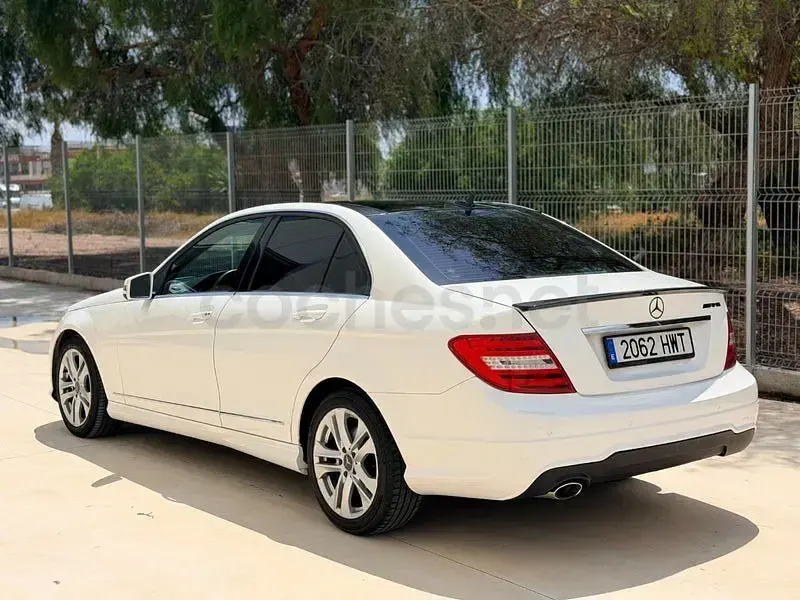 Usado Mercedes C220 170 CV (125 kW) 2014 Blanco Berlina