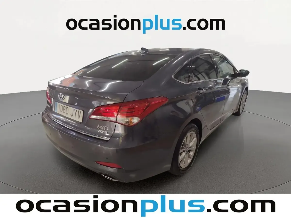 Usado Hyundai i40 116 CV (85 kW) 2017 Gris Berlina