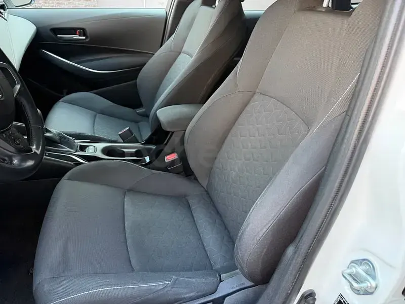 Usado Toyota Corolla Active 122 CV (89 kW) 2021 Blanco Familiar