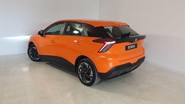 Nuevo MG MG5 EV 125 kW (170 CV) 2026 Naranja Familiar