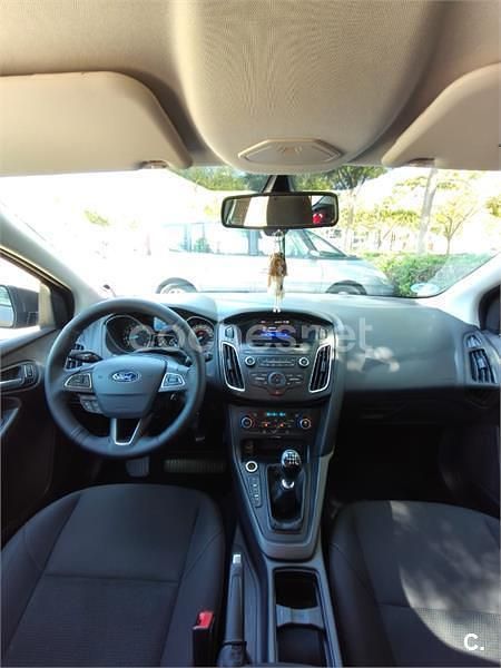 Usado Ford Focus Trend 125 CV (91 kW) 2016 Marrón Berlina