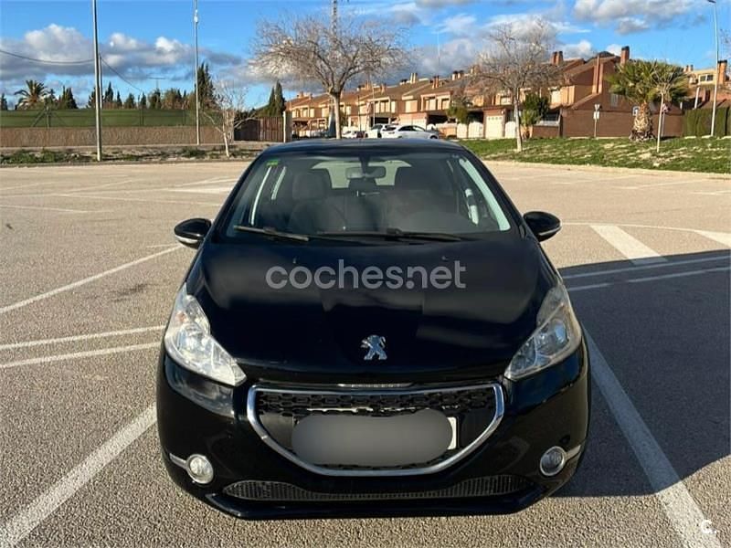 Usado Peugeot 208 Active 82 CV (60 kW) 2012 Negro Utilitario