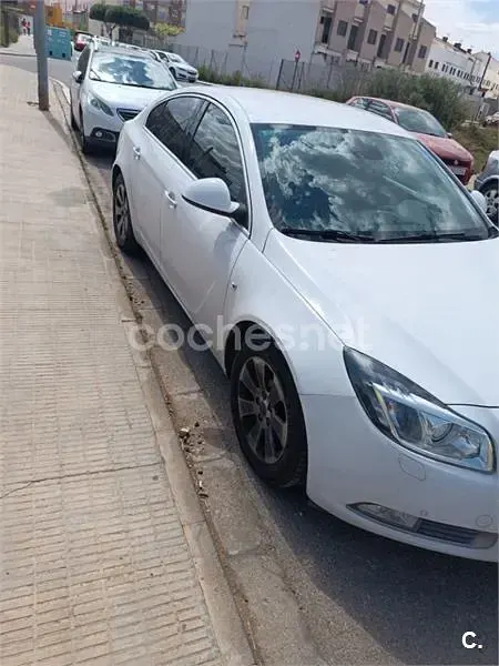 Usado Opel Insignia Business 130 CV (95 kW) 2013 Blanco Familiar