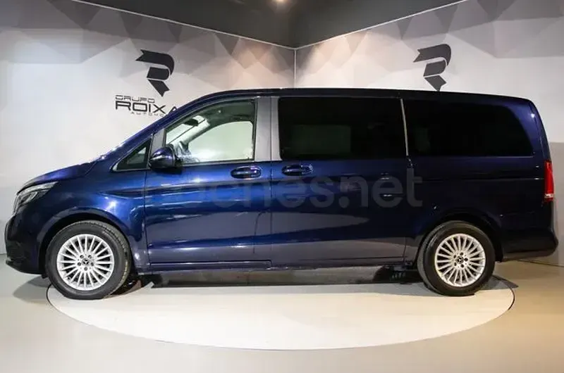 Käytetty Mercedes V220 Avantgarde 163 HP (119 kW) 2019 Sininen Tila-auto