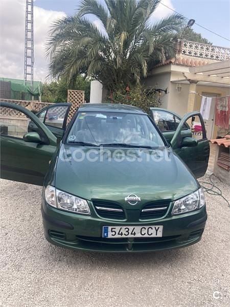 Verde Usado 2002 Nissan Almera Comfort Berlina | 2000 € - Imagen 1/4