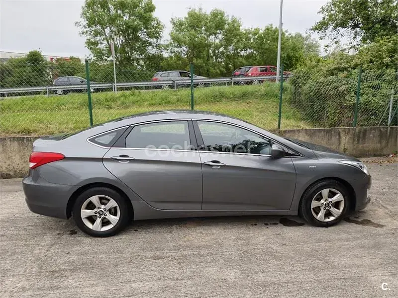 Usado Hyundai i40 115 CV (84 kW) 2013 Azul Berlina