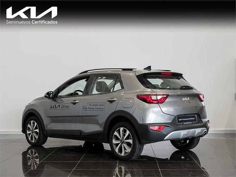 Usado Kia Stonic 101 CV (74 kW) 2025 Gris / plata SUV