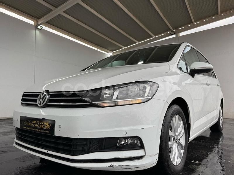 Usado VW Touran Advance 115 CV (84 kW) 2018 Blanco Monovolumen
