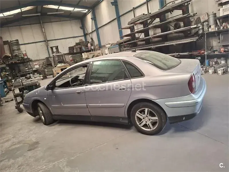 Usado Citroën C5 110 CV (80 kW) 2001 Gris / plata Berlina