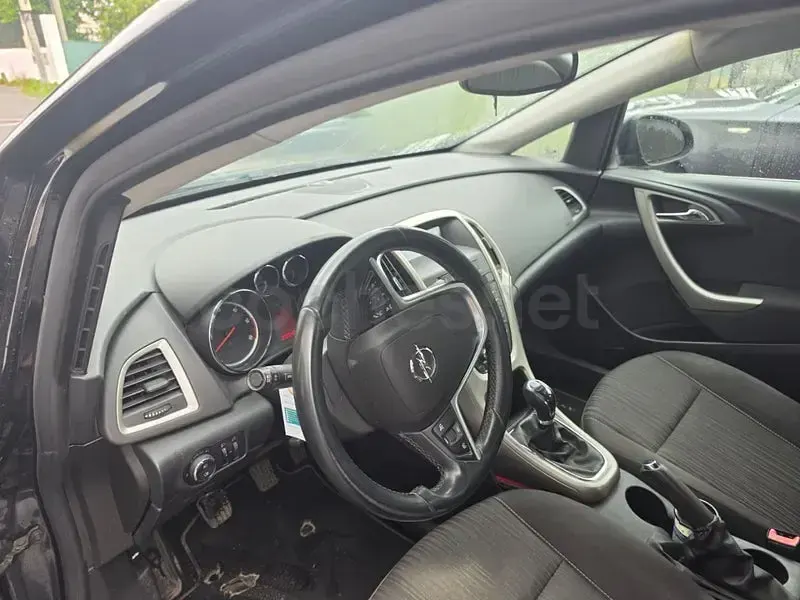 Usado Opel Astra Excellence 110 CV (80 kW) 2012 Negro Berlina