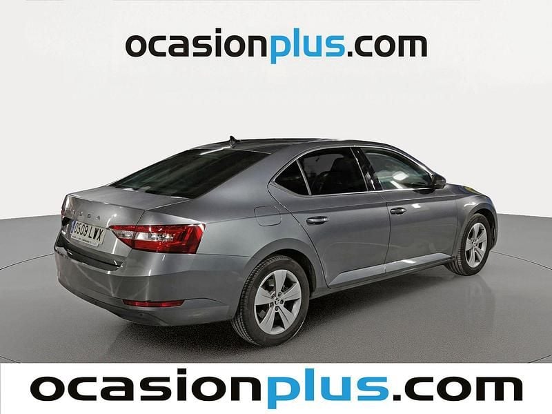 Usado Skoda Superb Ambition 150 CV (110 kW) 2022 Gris Berlina