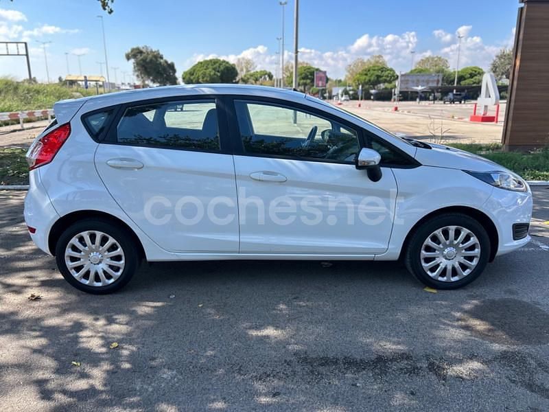 Usado Ford Fiesta Trend 86 CV (63 kW) 2017 Blanco Utilitario