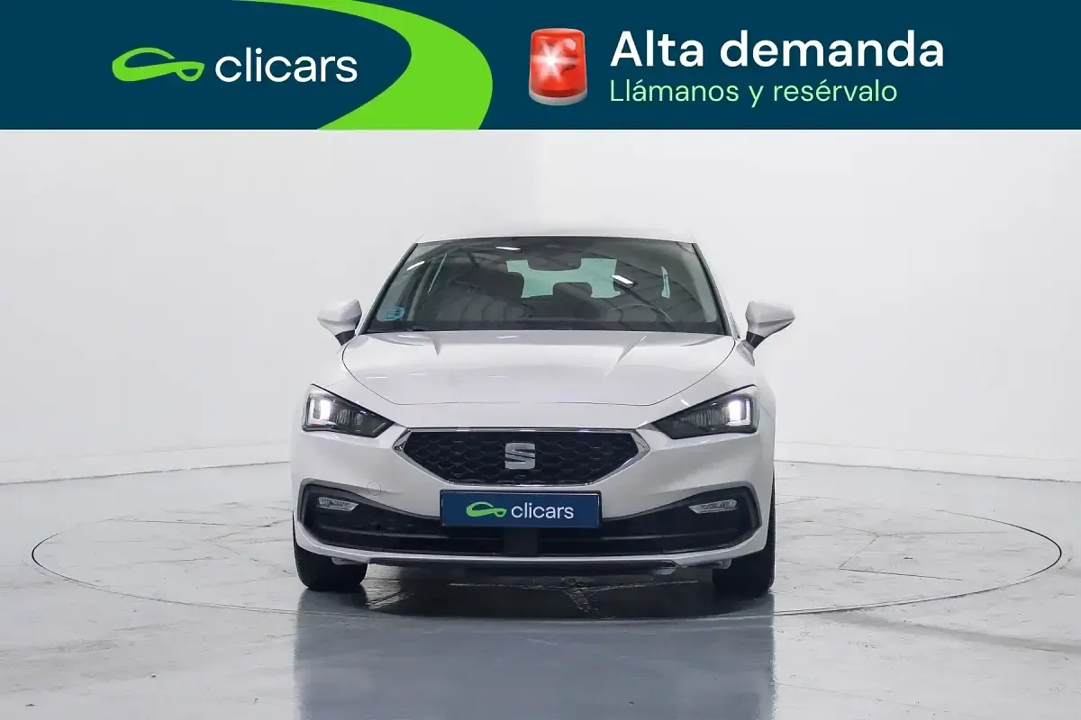 Usado Seat Leon Style 150 CV (110 kW) 2021 Blanco Berlina