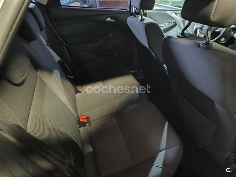 Usado Ford Focus Trend 95 CV (69 kW) 2015 Blanco Berlina