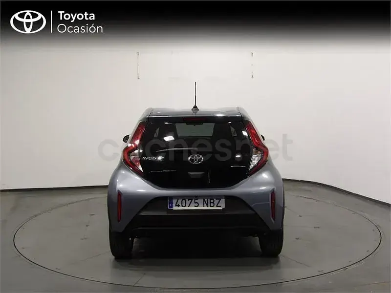 Usado Toyota Aygo X Play 72 CV (52 kW) 2025 Gris / plata SUV