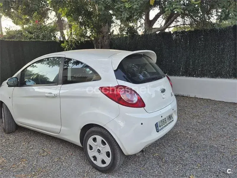 Usado Ford Ka 69 CV (50 kW) 2014 Blanco Berlina