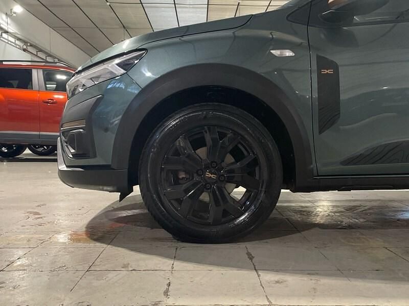 Usado Dacia Sandero Extreme 110 CV (80 kW) 2024 Verde Berlina