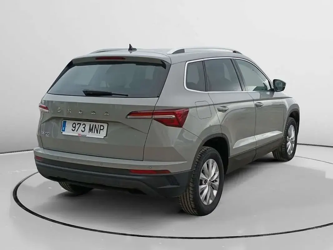 Usado Skoda Karoq Selection 116 CV (85 kW) 2024 Gris SUV