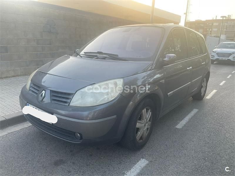 Usado Renault Grand Scénic II Dynamique 130 CV (95 kW) 2006 Gris / plata Monovolumen