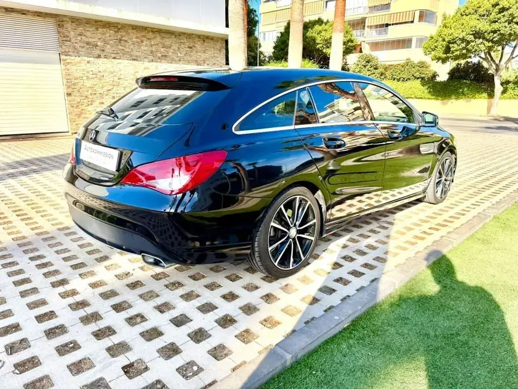 Usado Mercedes C220 177 CV (130 kW) 2015 Negro Familiar