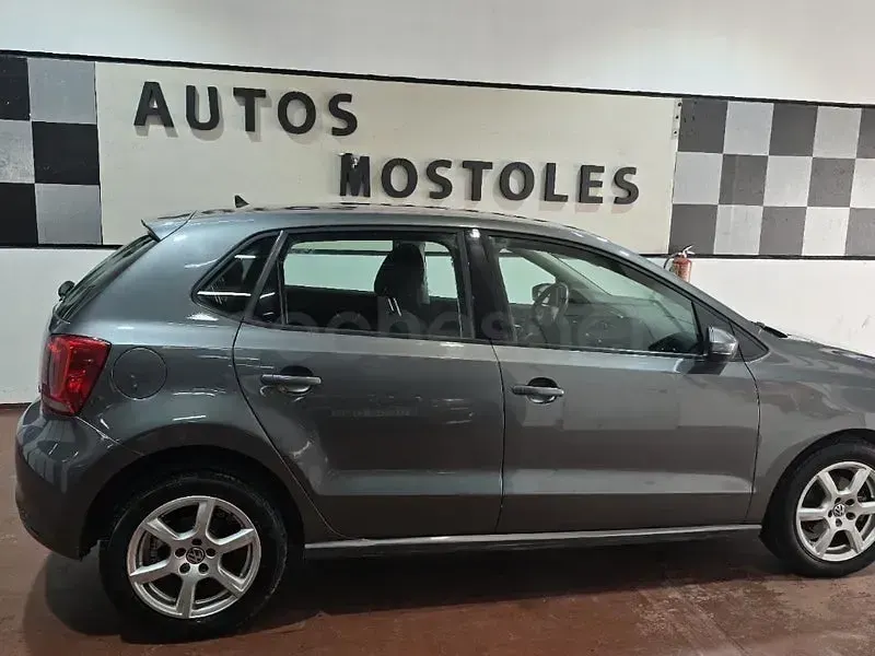 Usado VW Polo Advance 90 CV (66 kW) 2012 Gris / plata Utilitario