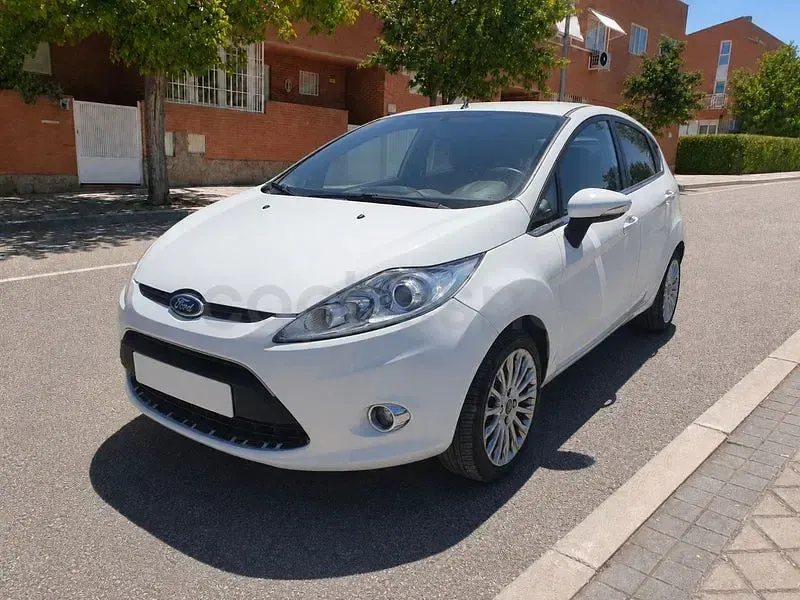 Usado Ford Fiesta Titanium 96 CV (70 kW) 2011 Blanco Berlina
