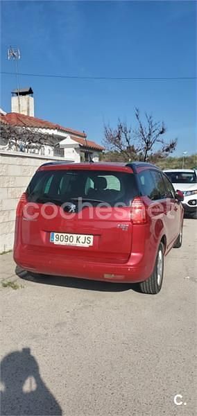 Usado Peugeot 5008 Family 112 CV (82 kW) 2012 Rojo Monovolumen