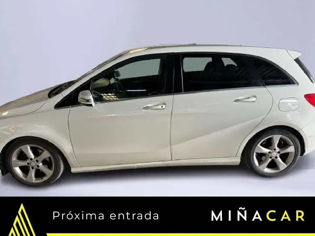 Usado Mercedes B180 109 CV (80 kW) 2013 Blanco Monovolumen