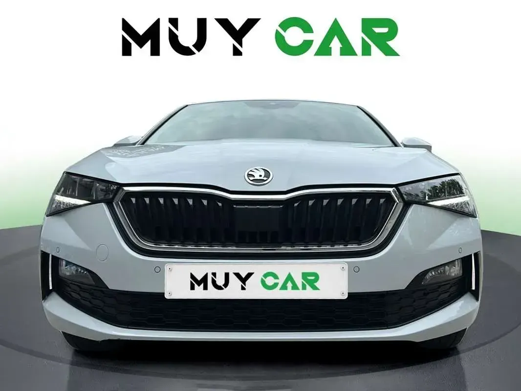 Usado Skoda Scala 110 CV (80 kW) 2022 Blanco Utilitario