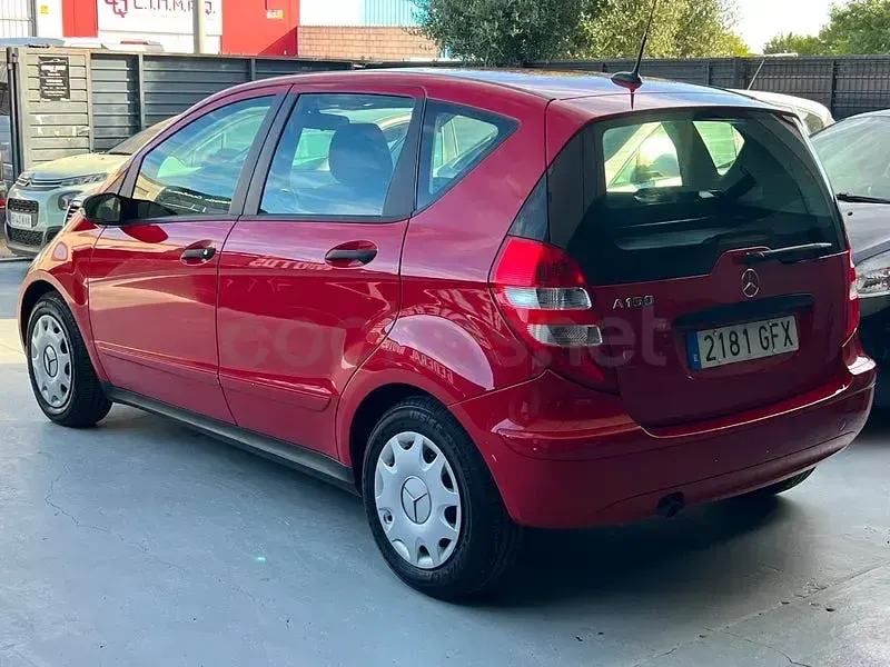 Usado Mercedes A150 Elegance 95 CV (69 kW) 2008 Rojo Monovolumen