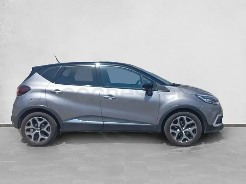 Usado Renault Captur LIMITED 130 CV (95 kW) 2019 Gris / plata SUV