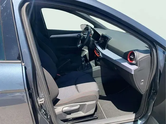Usado Seat Ibiza FR 115 CV (84 kW) 2025 Gris Utilitario
