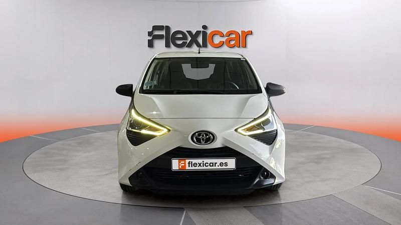Käytetty Toyota Aygo X-play 72 HP (52 kW) 2022 Valkoinen Viistoperä