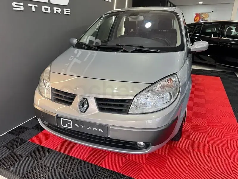 Usado Renault Grand Scénic Dynamique 135 CV (99 kW) 2005 Gris / plata Monovolumen