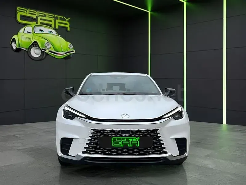 Usado Lexus LBX 136 CV (100 kW) 2024 Blanco SUV