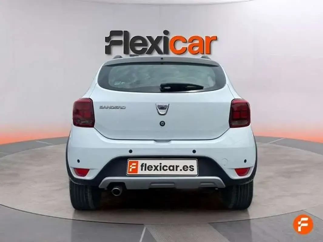 Używany Dacia Sandero Essentiel 90 KM (66 kW) 2020 Biały Hatchback
