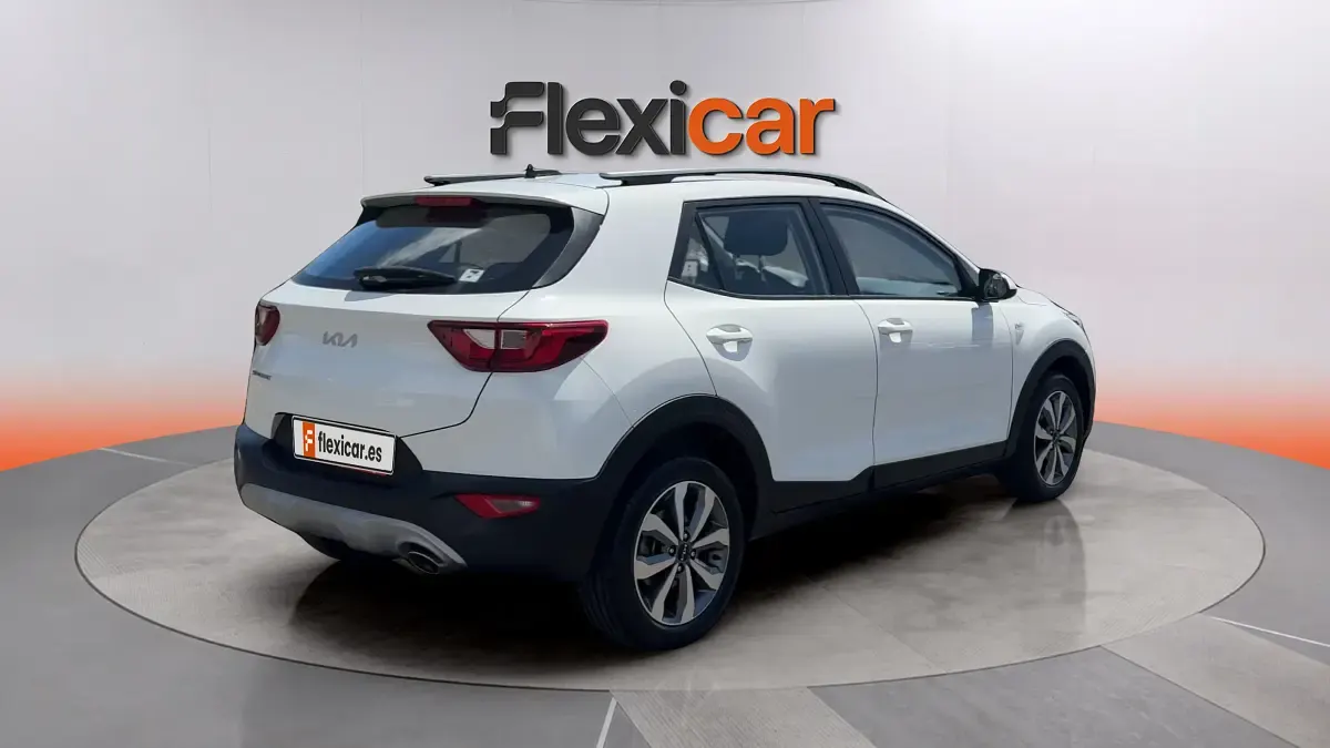 Usado Kia Stonic 84 CV (61 kW) 2023 Blanco SUV