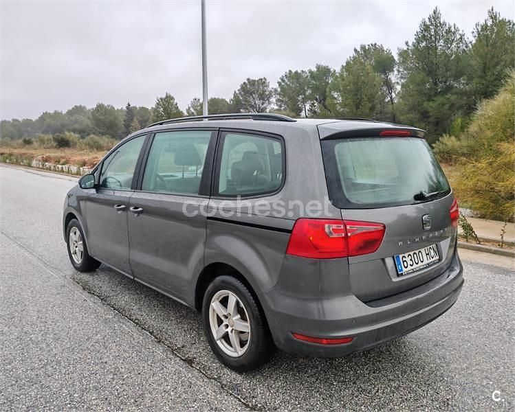 Usado Seat Alhambra Ecomotive 140 CV (102 kW) 2012 Gris / plata Monovolumen