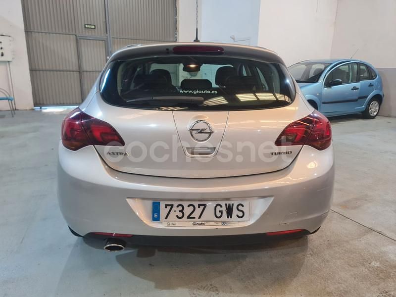 Usado Opel Astra Cosmo 180 CV (132 kW) 2010 Gris / plata Berlina