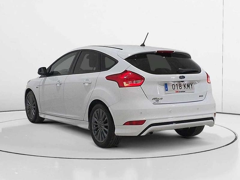 Usado Ford Focus ST-Line 125 CV (91 kW) 2018 Blanco Utilitario