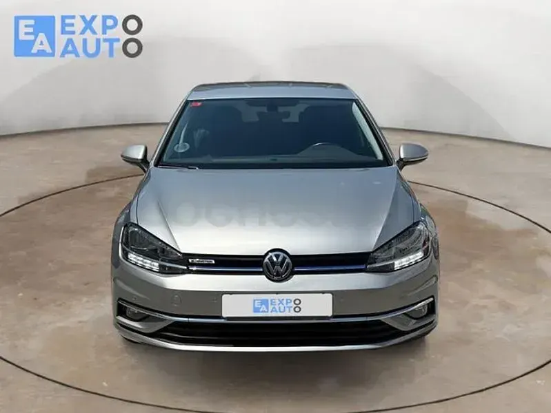 Usado VW Golf VII Advance 150 CV (110 kW) 2019 Gris / plata Berlina