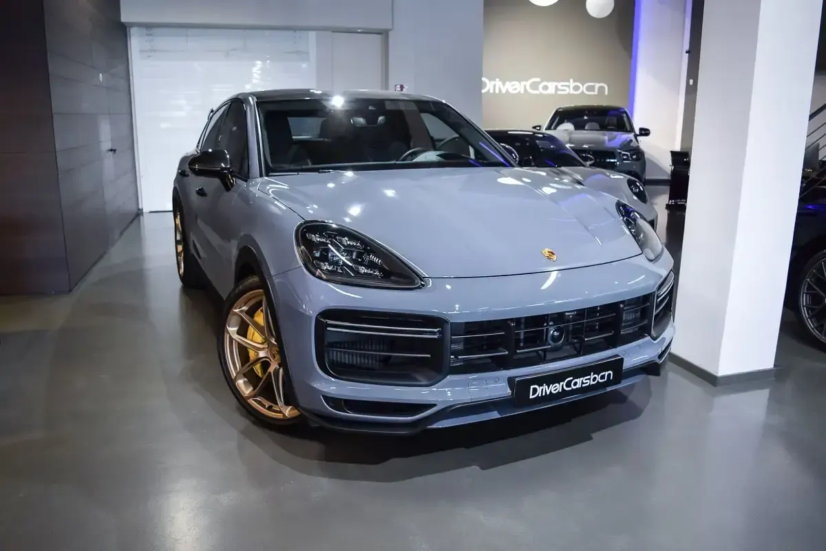 Käytetty Porsche Cayenne Turbo GT 640 HP (470 kW) 2023 Katumaasturi